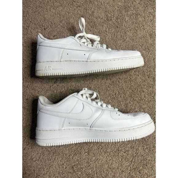 Nike Air Force One Sneakers Men Size US Size 9.5 Triple White Low AF1 315122-111 - Picture 2 of 7